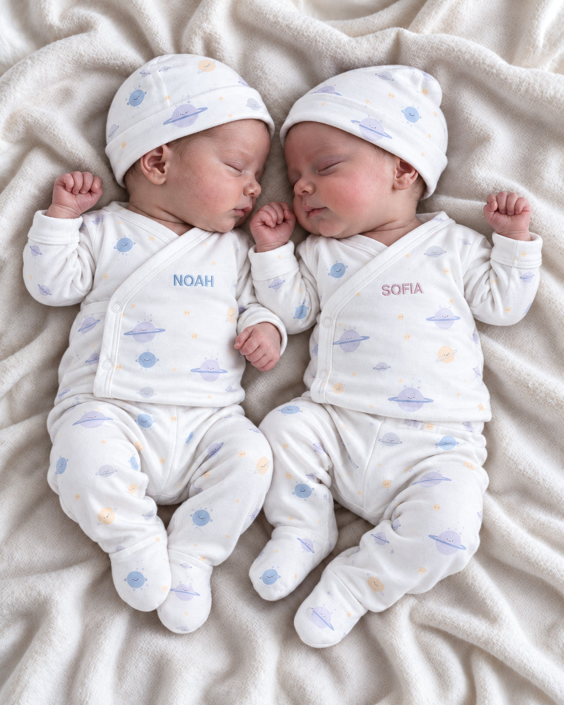 Set kimono de bebé: chaqueta, polaina y gorro · Estampado Planetas · Pima orgánico GOTS