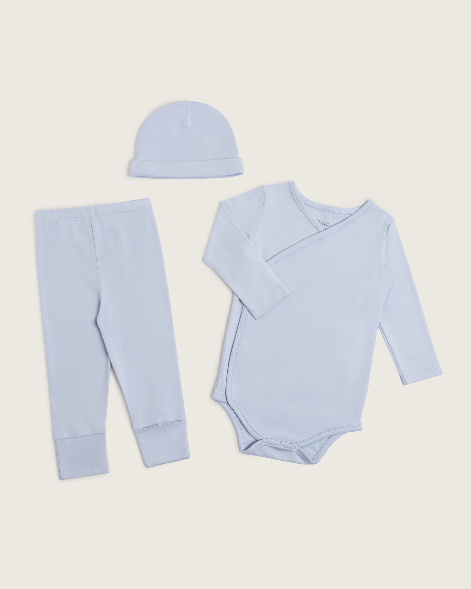 Set body kimono manga larga, pantalón convertible y gorro de bebé · Celeste · Pima orgánico GOTS