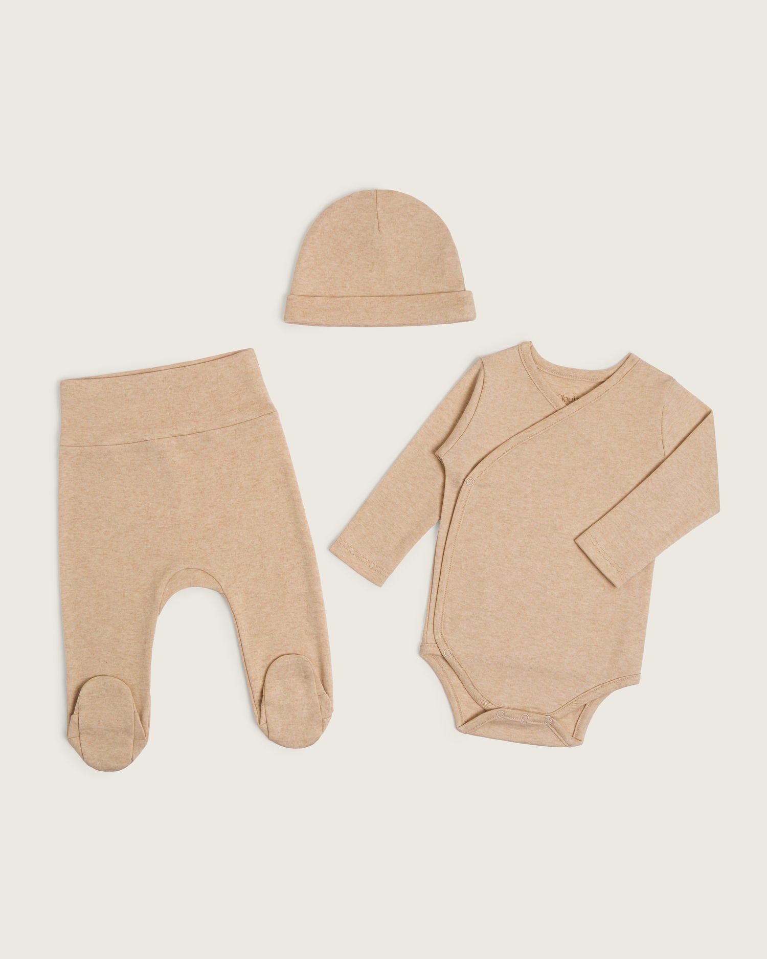 Set body kimono manga larga, pantalón con pie y gorro de bebé · Caramelo  · Pima orgánico GOTS