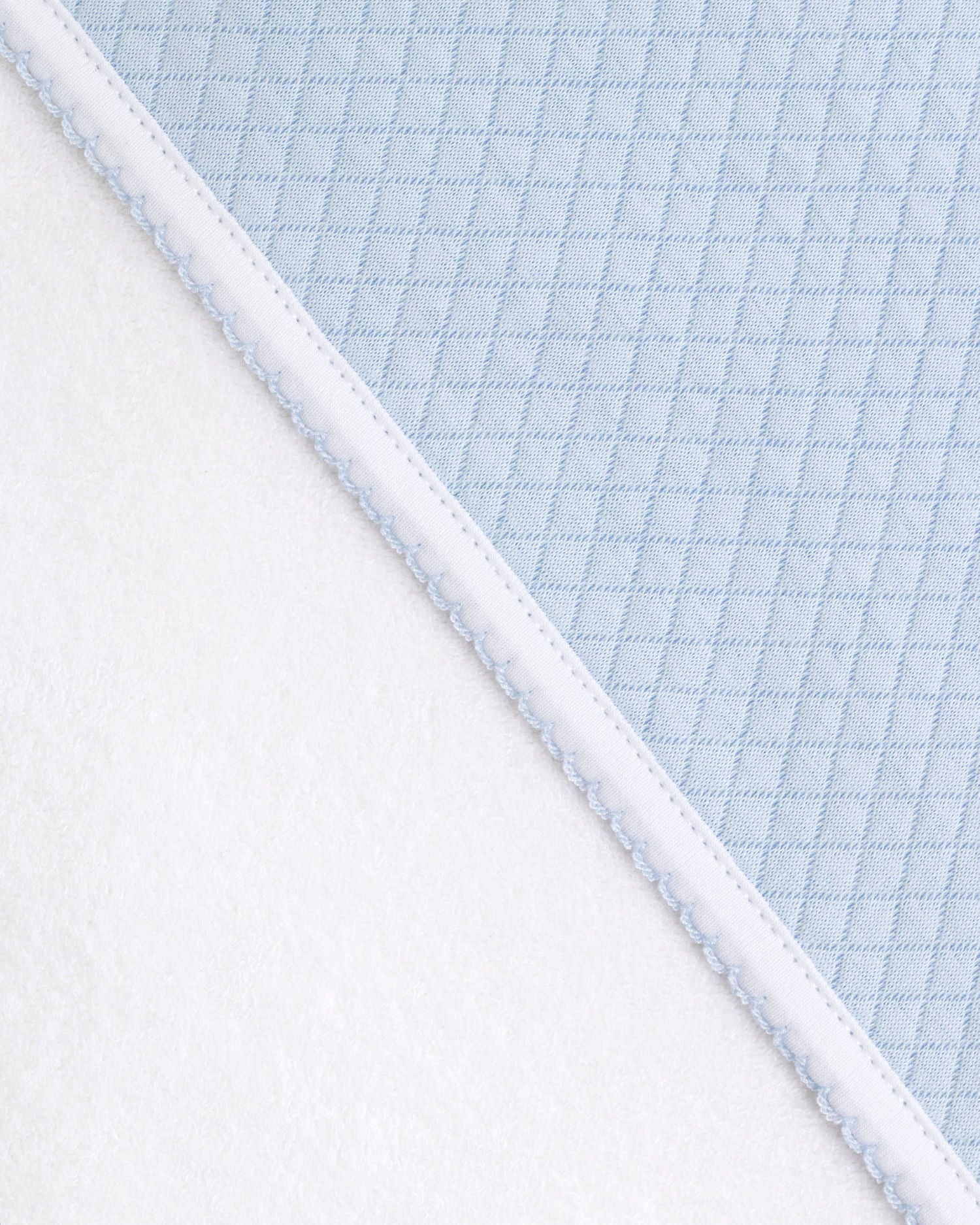 Toalla con capucha de bebé · Blanco y Celeste · Algodón Pima